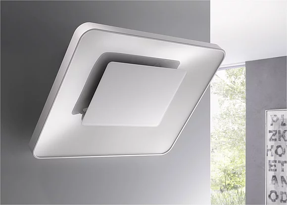Diese Kopffreihaube mit dimmbarer Ambientebeleuchtung ist sparsam (EU-Label A+), leistungsstark, trotzdem ausgesprochen leise und garantiert volle Bewegungsfreiheit beim Kochen. (Foto: Arbeitsgemeinschaft Die Moderne Küche e.V. (AMK))