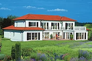 1. Platz: Villa Mediterrana von Keitel Haus (Holztafelbau, ca. 272 m2 Wohn­fläche, gemeinsamer Kommunikations- bereich, 447.490 Euro schlüsselfertiger, Grundpreis ab OK Bodenplatte) (Foto: Keitel Haus)