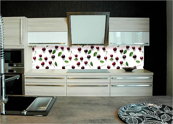 kitchenLiner Cristal von Sedia ist ein 6 mm starkes organisches Glas mit gehärteter Oberfläche. Gegenüber Floatglas ist es leichter, bruchfester und gut vor Ort zu bearbeiten. (Foto: Sedia Küchentechnik)