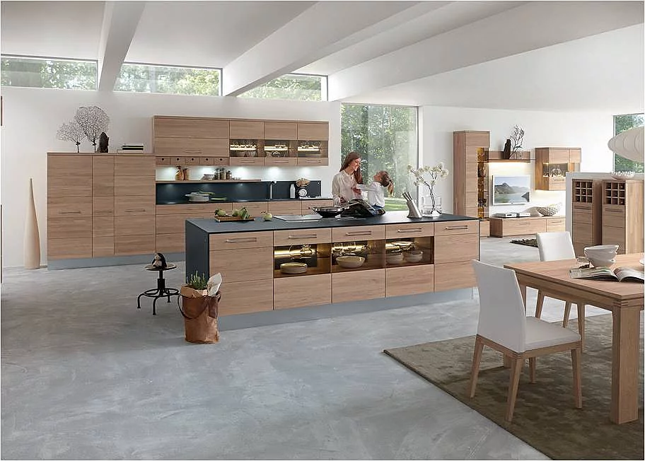Moderne Massivholz-Gestaltung von Küche und Badezimmer