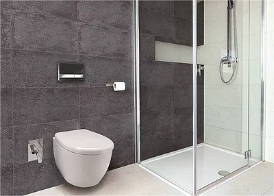 Design-gleiche JOMO Urinal-Betätigungsplatte der Modellreihe EXCLUSIVE. (Foto: WERIT Sanitär-Kunststofftechnik GmbH & Co. KG)