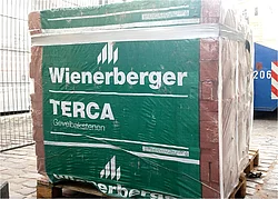 Ziegel, wie hier der bekannte Wienerberger Backstein, werden beim Massivbauhaus als Verblender bzw. Klinker eingesetzt. (Foto: haus-experten.org)