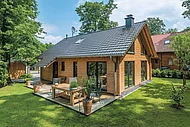 1. Platz: Halterner Berge von Fullwood Wohnblockhaus (Massiver Blockbohlenbau, ca. 77 m2 Wohnfläche,  ab 139.000 Euro Bausatz mit Richtmeistermontage) (Foto: Fullwood Wohnblockhaus)